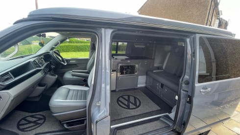 STEEVAN – 2021 Volkswagen campervan 