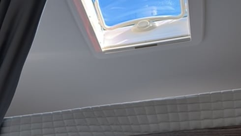 LiKaJo – Beautiful young 4-person Carado alcove from 2019