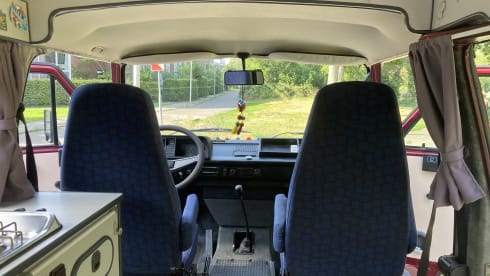 Jackie – 4p Volkswagen campervan from 1983