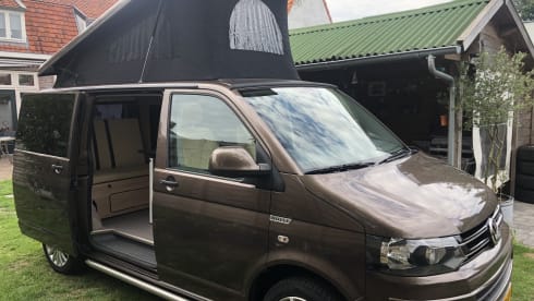 Leetro – 4p Volkswagen campervan from 2012