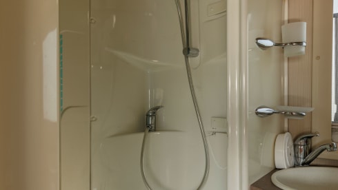 Beautiful 6 pers. + 2 * air conditioning Challenger Alcove motorhome