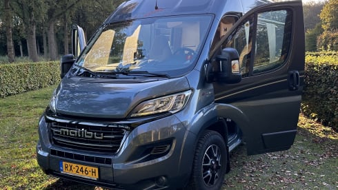 Malibu bus camper for 2 persons
