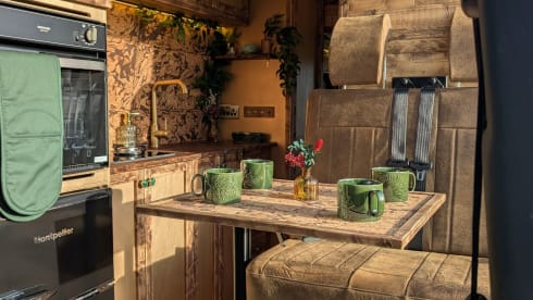 Fernix – 5 berth Mercedes-Benz campervan