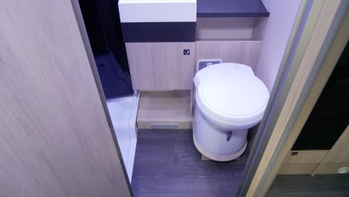 Chausson C656 Alcove, 6 Seats/Berths