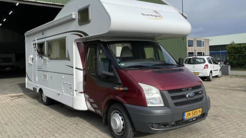 Family camper with bunk bed, 6 persons - Sunlight Alcove from 2009