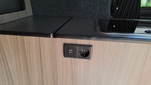 Marinus – Volkswagen t5 extended camper. Vending machine