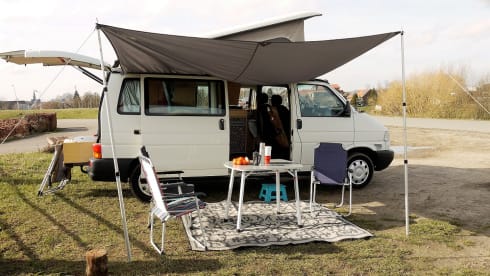 Compact extended Volkswagen with lifting roof