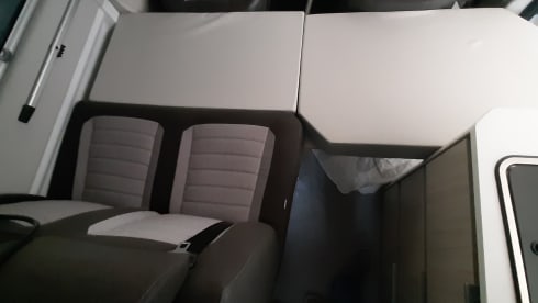 JUNIOR SUITE  – Adria Van 600 familie met 4 zitplaatsen