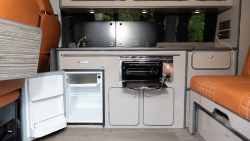 Harriette – 4 berth Volkswagen CamperKing Montecarlo 2021