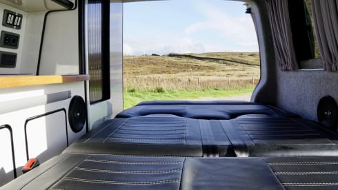 Gary – 4 berth Volkswagen Transporter Campervan