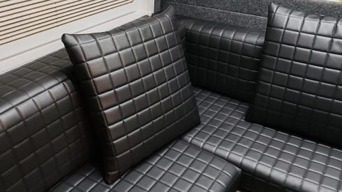 Zoe – Luxury 5 Birth Camper