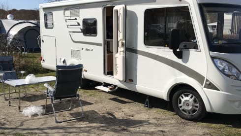 Happy Hymer family camper (automatic) for 4 people B driving license