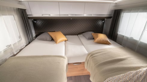 Adria – Adria 6701XL Plus coral 5 person camper