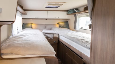 Carado V337 camper van (e-bike lift / trailer hitch)