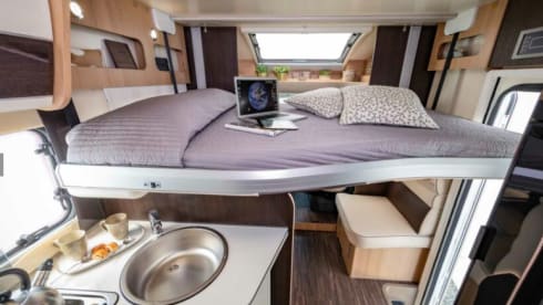 007 – Neuer Luxus-Teilintegrierter 2022 - McLouis Souvereign 473