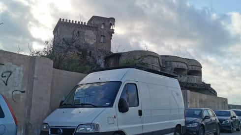 Bibi – Kitesurf bus undercover