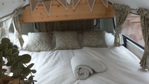Natalie 1973 – 4 berth Volkswagen campervan from 1973