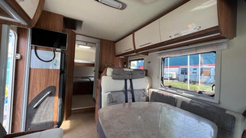 Premium integrated 5-person camper with bunk and lifting bed