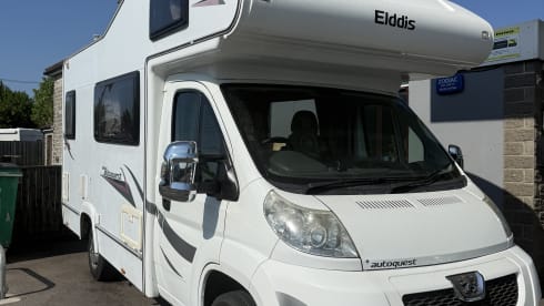 Peugeot-Alkoven mit 5 Schlafplätzen aus dem Jahr 2010