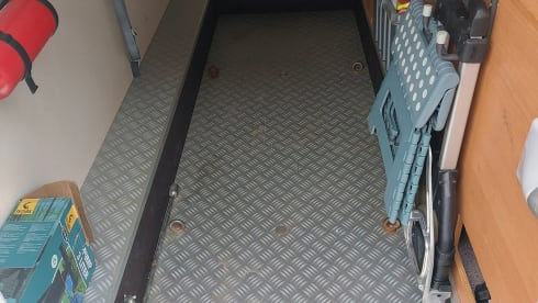 Comfortable Knaus semi-integrated