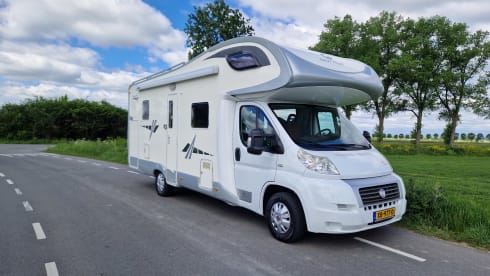  Ruime Fiat Giottiline 7p  Camper met inventaris.