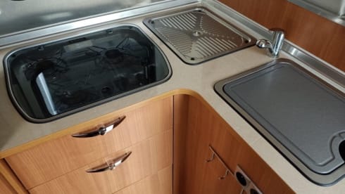 zwerver – Complete luxury two-person motorhome rentals