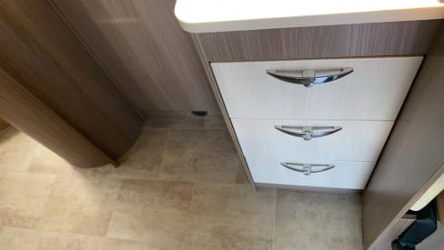 EXTRA DAYS Available Luxury Super Cozy Camper king-size bed / full air conditioning