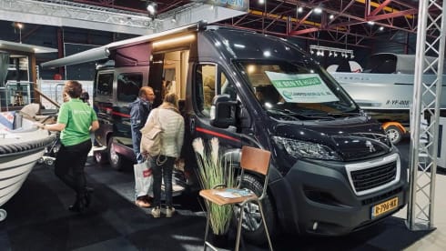 ROTS – Dethleffs Globetrail 640 | 3 person bus camper