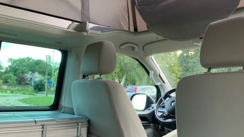 Hotel California – Blessed Volkswagen California 4p automatic
