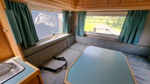 Stoere 4-persoons VW Karmann Missouri – 4er Volkswagen Alkoven aus dem Jahr 2000