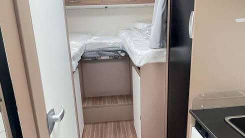 ITA CAMPER – New 5-seater semi-integral camper