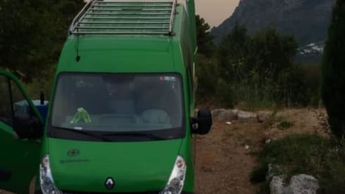 Kermit – On an adventure with our fantastic Kermit the bus camper!