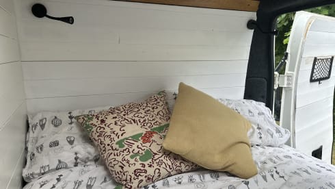 Reggie – Beautiful Family Campervan - Kids Bunks - Adults Double - Off Grid – Heater