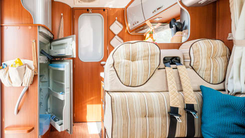 McJaCe – richly equipped 2 person camper with separate shower and toilet