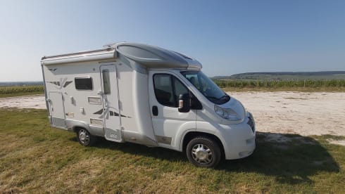 Very neat 6m camper for 3 people. Compact yet spacious!
