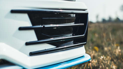 Bob – White & Blue Ormskirk