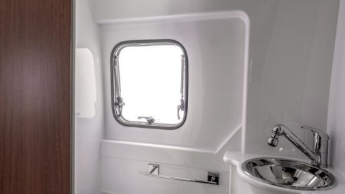 I-type – New bus camper with 4 permanent sleeping places
