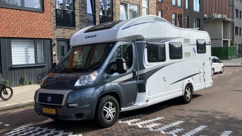 4p Knaus semi-integrated with 2x air conditioning / length beds / lifting bed (electric)