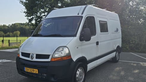 2p Renault camper bus uit 2004 