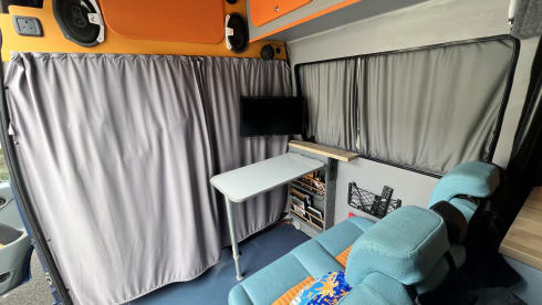 Decks – 4 berth 5 Belt Campervan