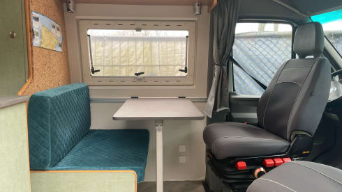Ollie – 2p Volkswagen bus from 2004