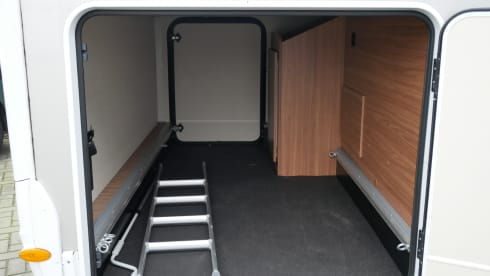 Carado Half Integral, Queen Bed, Lift Bed!!