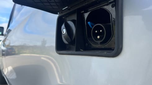 Molly – 4 berth Mercedes-Benz Marco Polo campervan from 2019