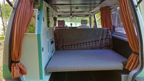 Jente – 4p Westfalia T4 campervan with lifting roof