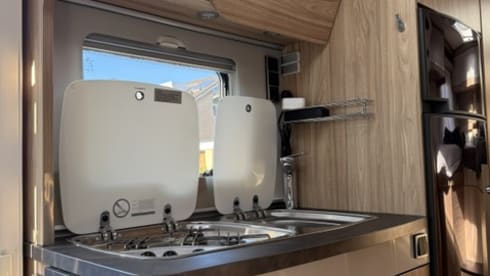 Enjoy Hymer Camper (2018) – 2p Hymer Compact met lengte bedden