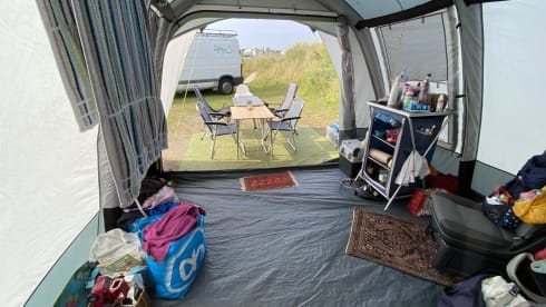5p. In zeer goede staat; met diverse kampeeruitrusting indien nodig – 5p VW California Beach campervan from 2019