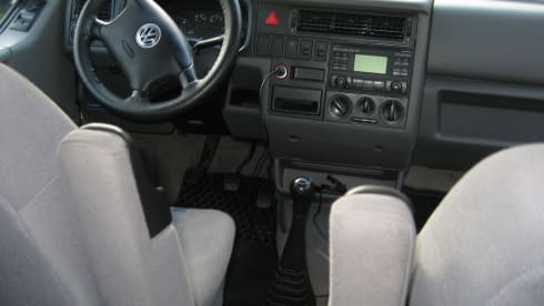 The last real Bulli – 4 person Volkswagen T4 California with lifting roof