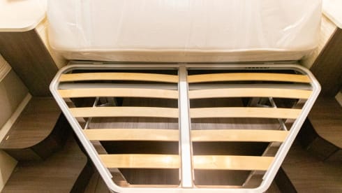 As good as new MC Louis 479 Semi integral for rent