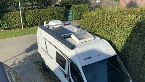 Comfortable Knaus Boxstar Street 600 (2+1 bed)