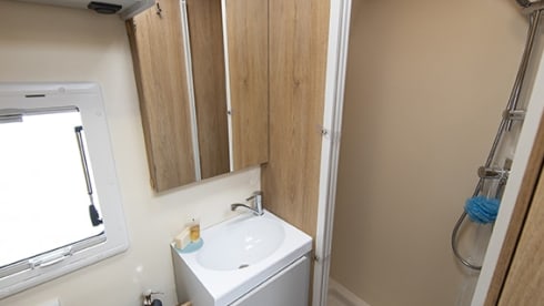 Luxury 4 berth Roller Team T-Line 785